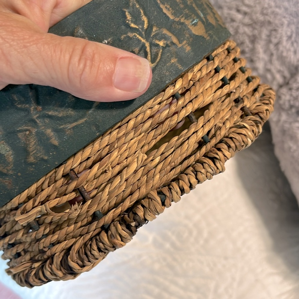 Decorative basket Metal Handle and trim - Picture 7 of 7